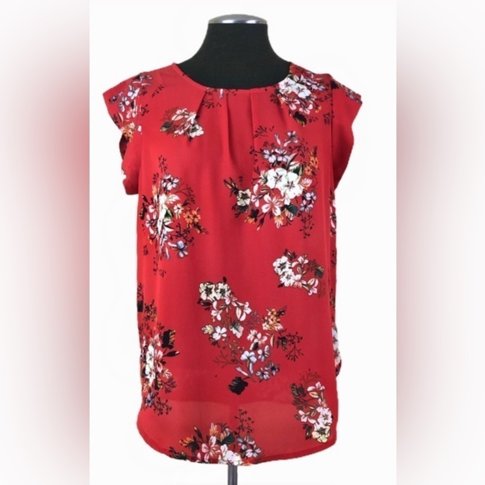 Sweet Rain Red Floral Blouse with cap sleeves and pleated front. Size: Medium.